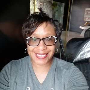 Meet your Posher, Lori